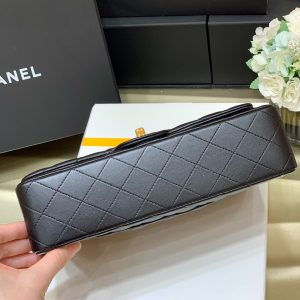 CLASSIC FLAP 25 BLACK LAMBSKIN YELLOW GOLD HARDWARE