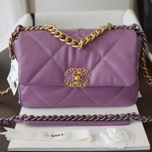 20201023_i1603463198_3351_0_jpg 19 FLAP BAG 30 PURPLE GOATSKIN GOLD HARDWARE
