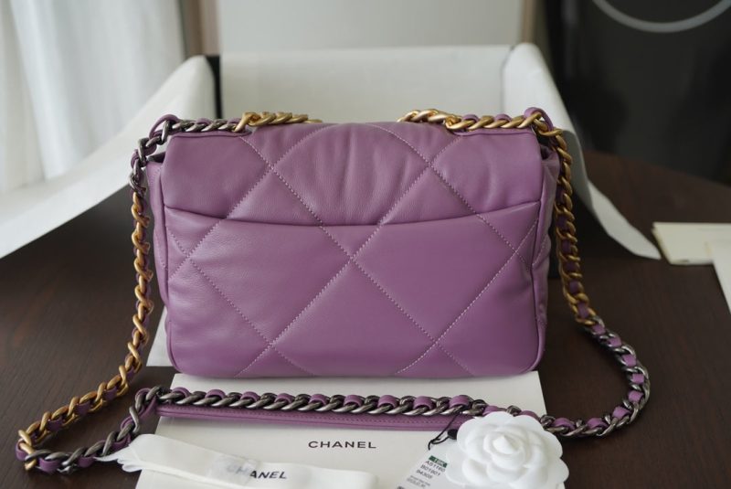 20201023_i1603463198_4191_6_jpg 19 FLAP BAG 30 PURPLE GOATSKIN GOLD HARDWARE