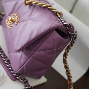 20201023_i1603463198_4470_4_jpg 19 FLAP BAG 30 PURPLE GOATSKIN GOLD HARDWARE
