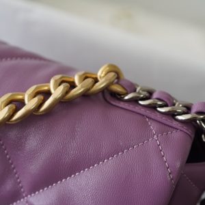 20201023_i1603463198_5962_2_jpg 19 FLAP BAG 30 PURPLE GOATSKIN GOLD HARDWARE