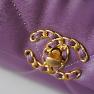 20201023_i1603463198_6986_1_jpg 19 FLAP BAG 30 PURPLE GOATSKIN GOLD HARDWARE