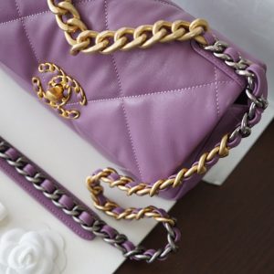 20201023_i1603463198_8042_3_jpg 19 FLAP BAG 30 PURPLE GOATSKIN GOLD HARDWARE