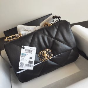 19 FLAP BAG BLACK GOATSKIN GOLD HARDWARE