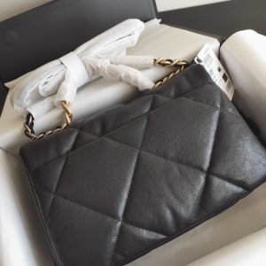 19 FLAP BAG BLACK GOATSKIN GOLD HARDWARE