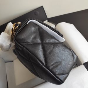 19 FLAP BAG BLACK GOATSKIN GOLD HARDWARE