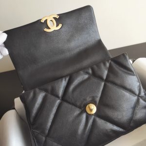 19 FLAP BAG BLACK GOATSKIN GOLD HARDWARE