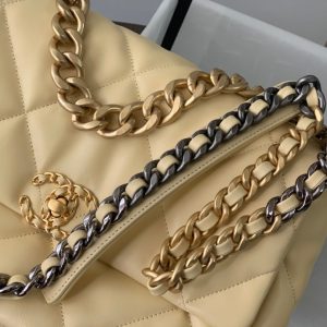 19 FLAP BAG 30 LIGHT YELLOW GOATSKIN
