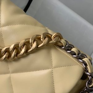 19 FLAP BAG 30 LIGHT YELLOW GOATSKIN