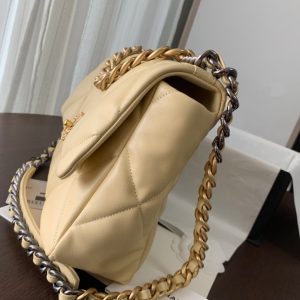 19 FLAP BAG 30 LIGHT YELLOW GOATSKIN