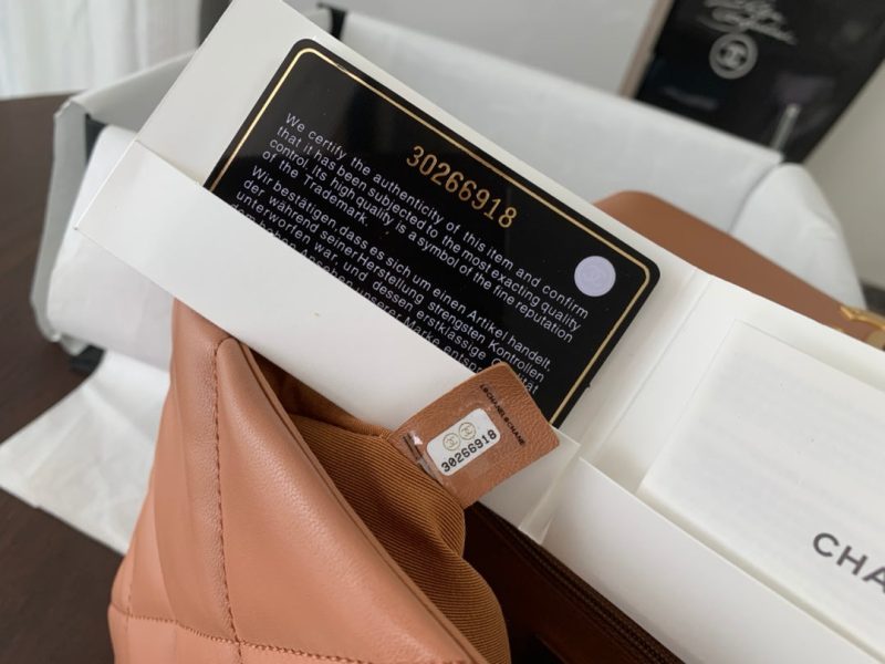 20210329_i1616954238_2420_7.jpg_1 19 FLAP BAG 30 BROWN GOATSKIN