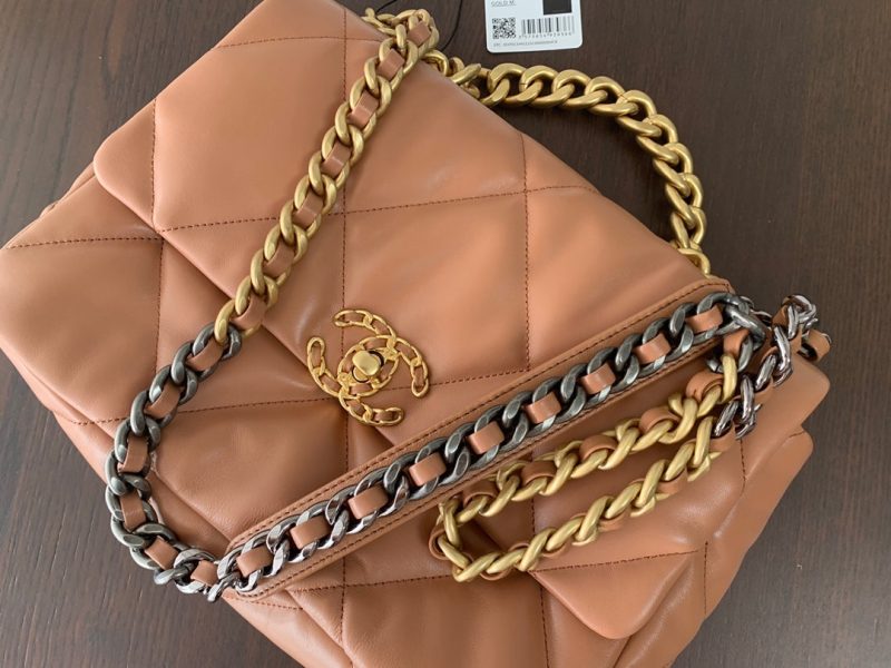 20210329_i1616954238_3293_5.jpg_1 19 FLAP BAG 30 BROWN GOATSKIN