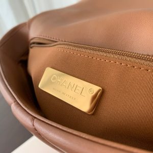 20210329_i1616954238_6001_8.jpg_1 19 FLAP BAG 30 BROWN GOATSKIN