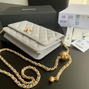 CLASSIC WOC 19CM WHITE LAMBSKIN GOLD HARDWARE