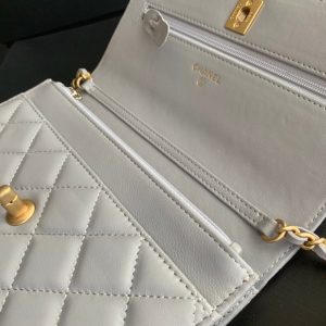 CLASSIC WOC 19CM WHITE LAMBSKIN GOLD HARDWARE