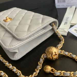 CLASSIC WOC 19CM WHITE LAMBSKIN GOLD HARDWARE