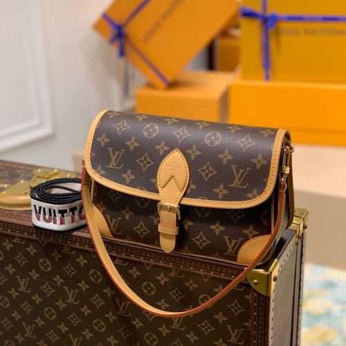 20211216_i1639651026_2761_0_jpg diane 24 brown monogram canvas