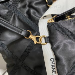 TOTE BAG 42 IN BLACK NYLON GOLD HARDWARE