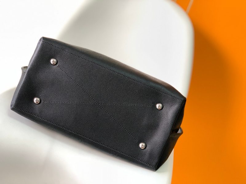 20220525_a1653455041651_0314_jpg CARMEL HOBO 40 BLACK MAHINA