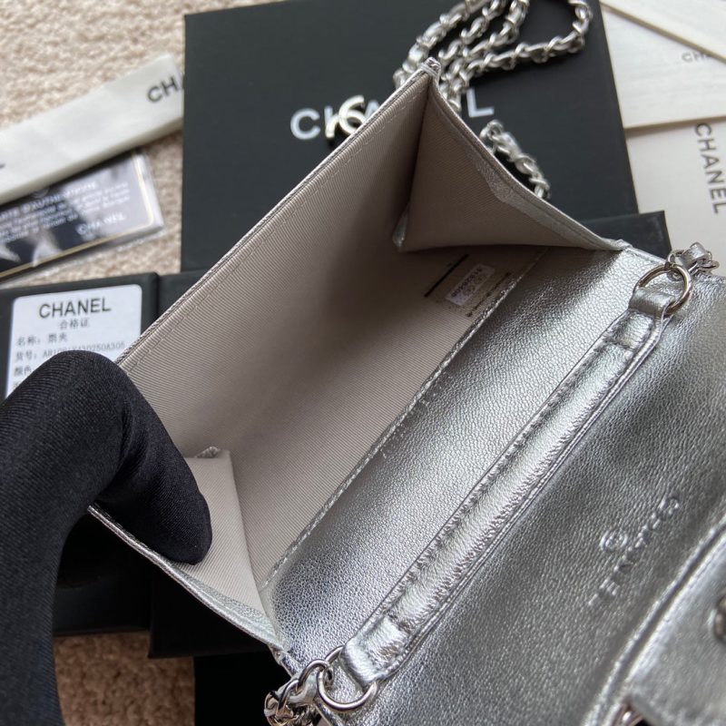 CC 24 Classic Wallet On Chain 11cm Silver Sheepskin  156514