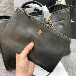 CC DEAUVILLE TOTE BAG 39CM BLACK CALFSKIN MULTICOLOR LOGO