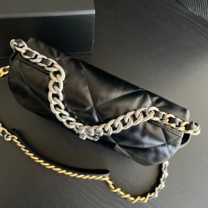 20221016_i1665889492_4218_1_jpg 19 FLAP BAG 30 BLACK GOATSKIN RUTHENIUM HARDWARE