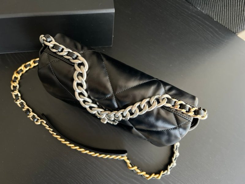 20221016_i1665889492_4218_1_jpg 19 FLAP BAG 30 BLACK GOATSKIN RUTHENIUM HARDWARE