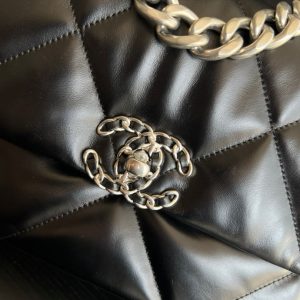 20221016_i1665889492_4508_2_jpg 19 FLAP BAG 30 BLACK GOATSKIN RUTHENIUM HARDWARE