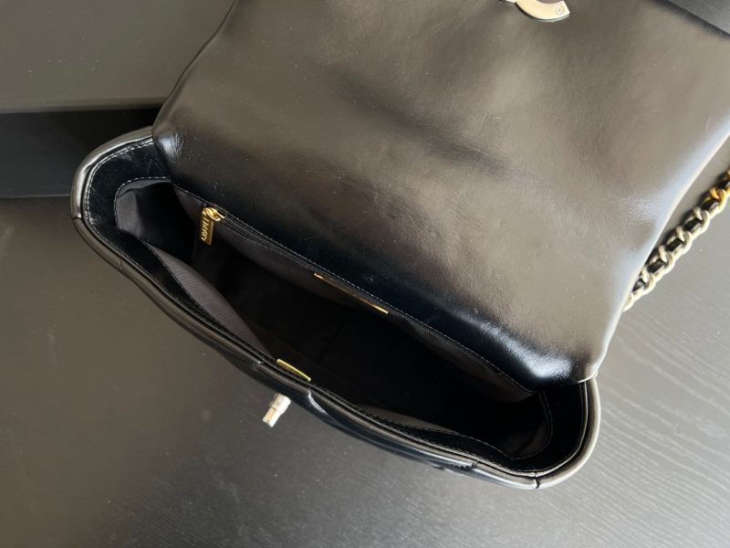 20221016_i1665889492_5661_7_jpg 19 FLAP BAG 30 BLACK GOATSKIN RUTHENIUM HARDWARE