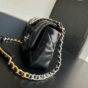 20221016_i1665889492_7868_3_jpg 19 FLAP BAG 30 BLACK GOATSKIN RUTHENIUM HARDWARE