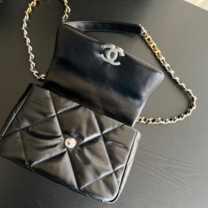 20221016_i1665889492_9241_6_jpg 19 FLAP BAG 30 BLACK GOATSKIN RUTHENIUM HARDWARE