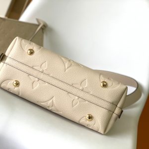 20221202_i1669969262_2532_3.jpg_1 CARRYALL PM 29 WHITE MONOGRAM GRAINED COWHIDE LEATHER