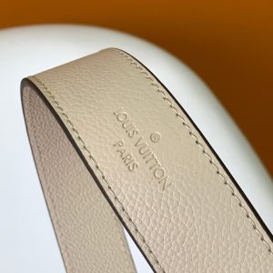 20221202_i1669969262_3733_5.jpg_1 CARRYALL PM 29 WHITE MONOGRAM GRAINED COWHIDE LEATHER