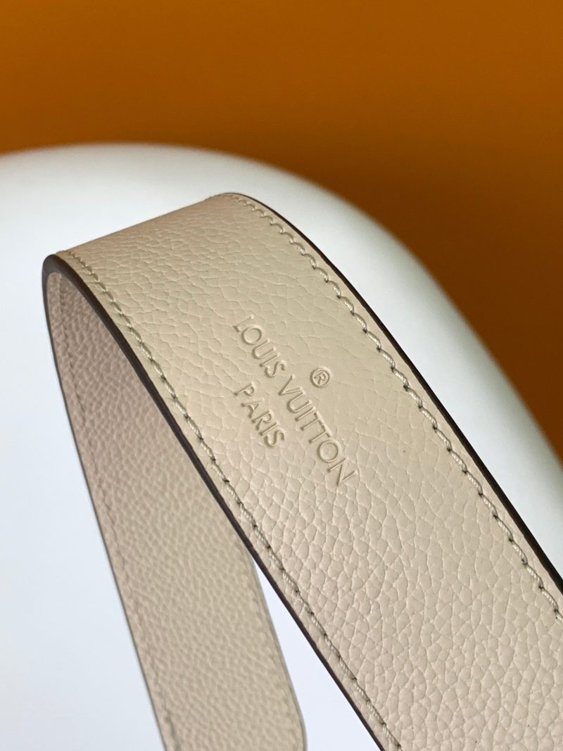 20221202_i1669969262_3733_5.jpg_1 CARRYALL PM 29 WHITE MONOGRAM GRAINED COWHIDE LEATHER