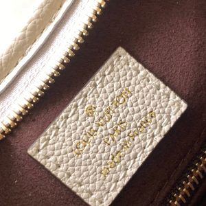 20221202_i1669969262_8918_8.jpg_1 CARRYALL PM 29 WHITE MONOGRAM GRAINED COWHIDE LEATHER