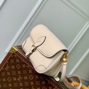 diane 24 cream monogram empreinte leather