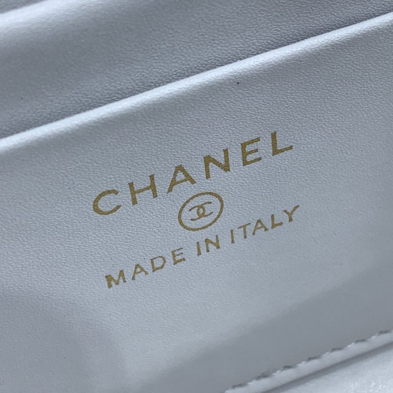 23P Flap Bag 19cm White Caviar Gold Hardware