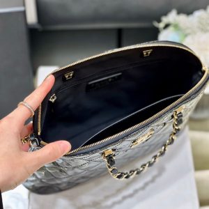 CC 23S Shell Bag 28.5cm Black Patent Leather