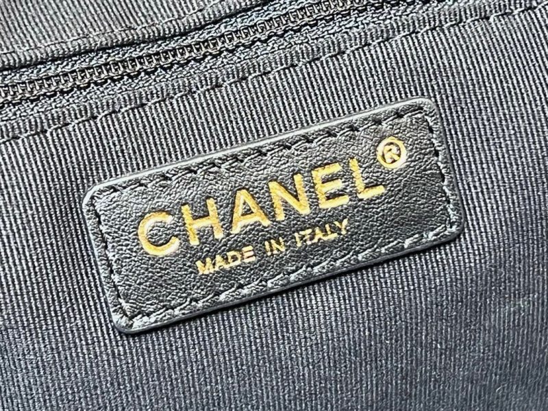 CC 23S Shell Bag 28.5cm Black Patent Leather