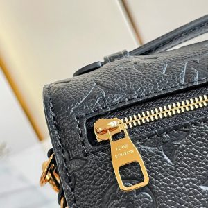 Pochette Metis East West 21.5 Black Grained Cowhide Leather