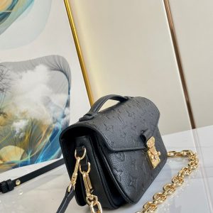 Pochette Metis East West 21.5 Black Grained Cowhide Leather