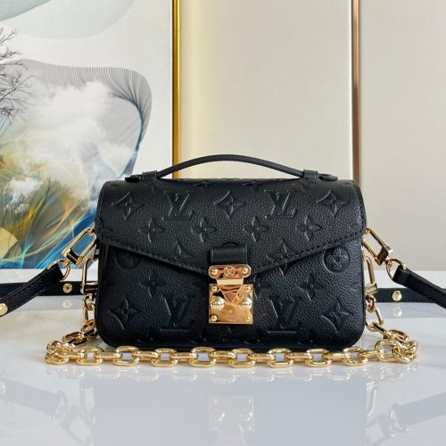 Pochette Metis East West 21.5 Black Grained Cowhide Leather