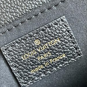 Pochette Metis East West 21.5 Black Grained Cowhide Leather