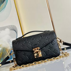 Pochette Metis East West 21.5 Black Grained Cowhide Leather