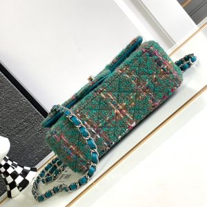 CC MEDIUM 20 CLASSIC BAG IN GREEN FOREST WOOL TWEED