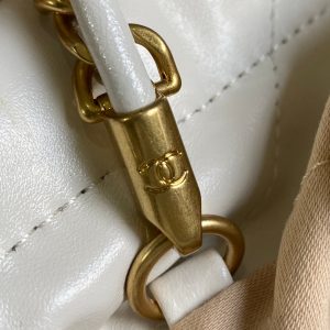 CC HOBO MINI 20CM WHITE LAMBSKIN GHW