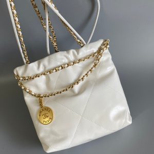 CC HOBO MINI 20CM WHITE LAMBSKIN GHW