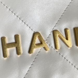 CC HOBO MINI 20CM WHITE LAMBSKIN GHW