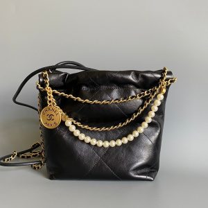CC HOBO MINI 20CM BLACK LAMBSKIN PEARL CHAIN GHW