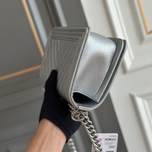 boy medium 25 grey chevron caviar silver hardware